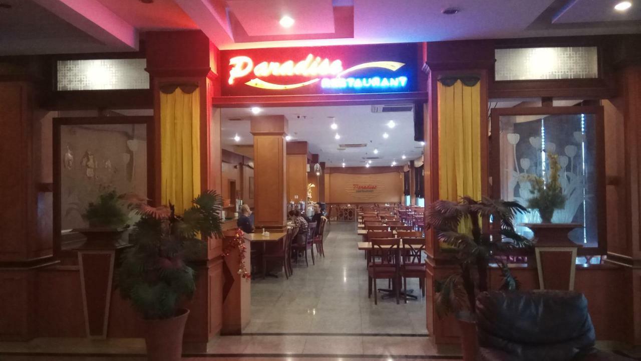 Utama Hotel Batam Exterior photo